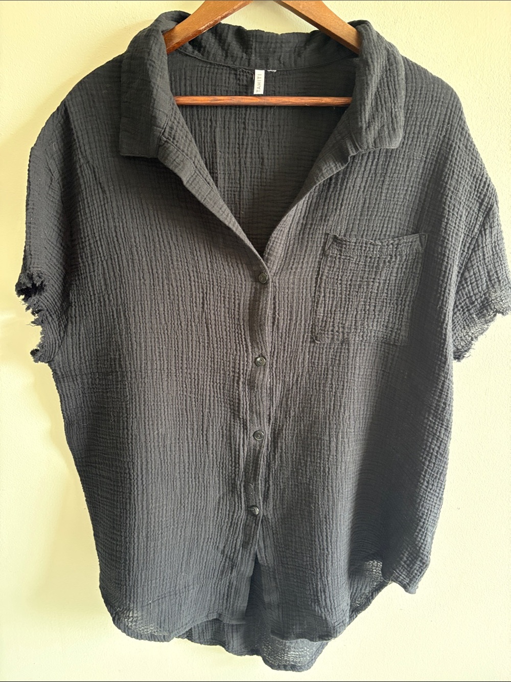 Relaxed Black Short-Sleeve Button Front‎ Top